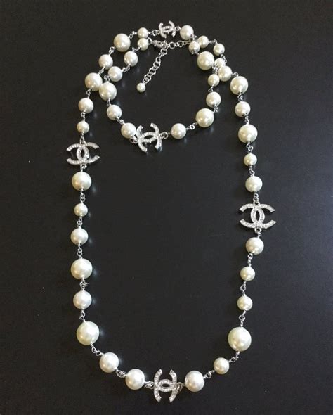 chanel 5 necklace